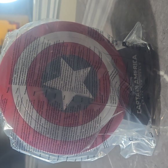 Captain America New World Winged Shield Popcorn Bucket - Limited Edition NWT - Picture 2 of 3